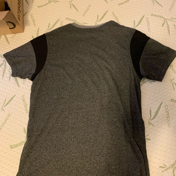 Men’s shirt/ never worn size small - Picture 2 of 3